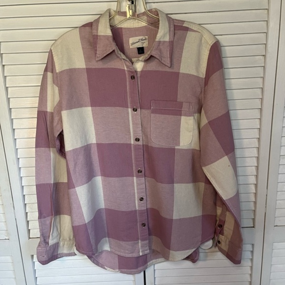 Universal Thread Pink and White Flannel Shirt, Size Small‎